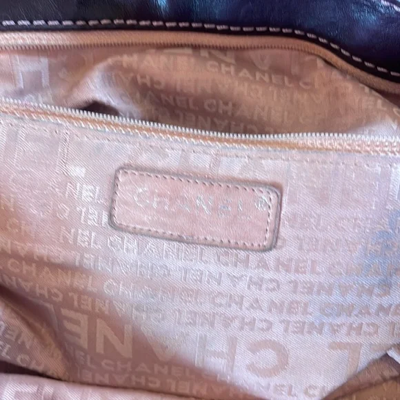 Chanel authentic vintage plum colored leather shoulder bag - Picture 8 of 16